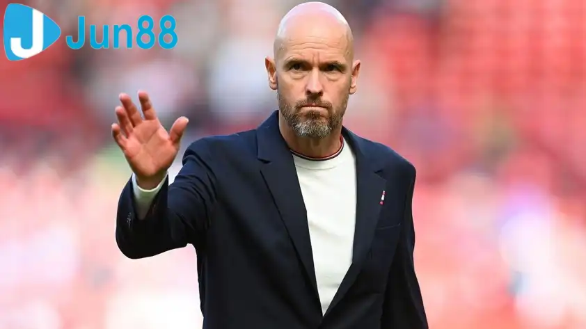HLV Erik ten Hag đã bị sa thải vào ngày 1/9/2025 (Ảnh: The Sun).