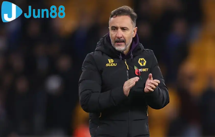HLV Vitor Pereira đang gánh chịu nhiều áp lực sau thành tích bết bát cùng Wolves HLV Vitor Pereira đang gánh chịu nhiều áp lực sau thành tích bết bát cùng Wolves